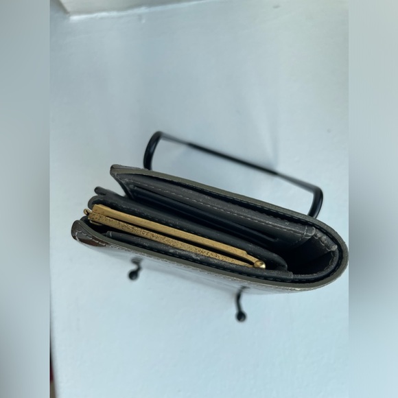 Green LV Vernis kiss lock small wallet - Picture 5 of 7